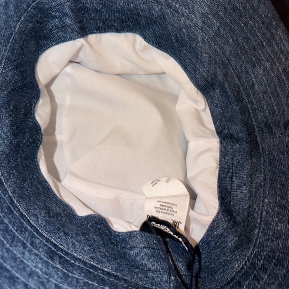 Jacquemus
Panama - Picture 3 of 5